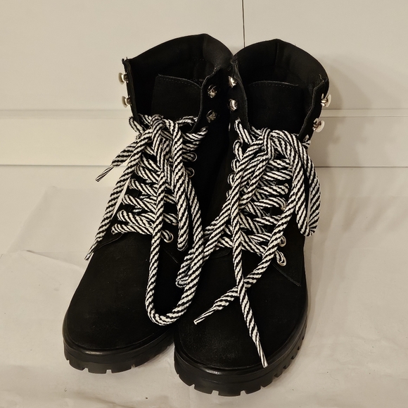 Like New Steve Madden Genny Combat Boots size 10M - Picture 5 of 10